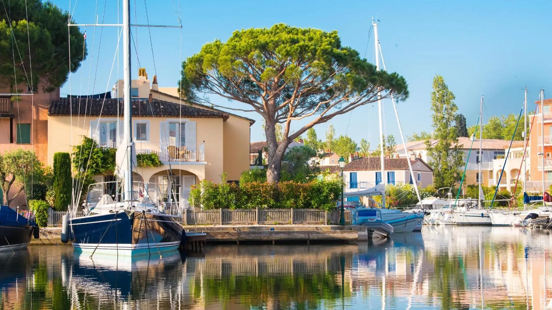 This Renovated And Air-Conditioned Apartment Grimaud