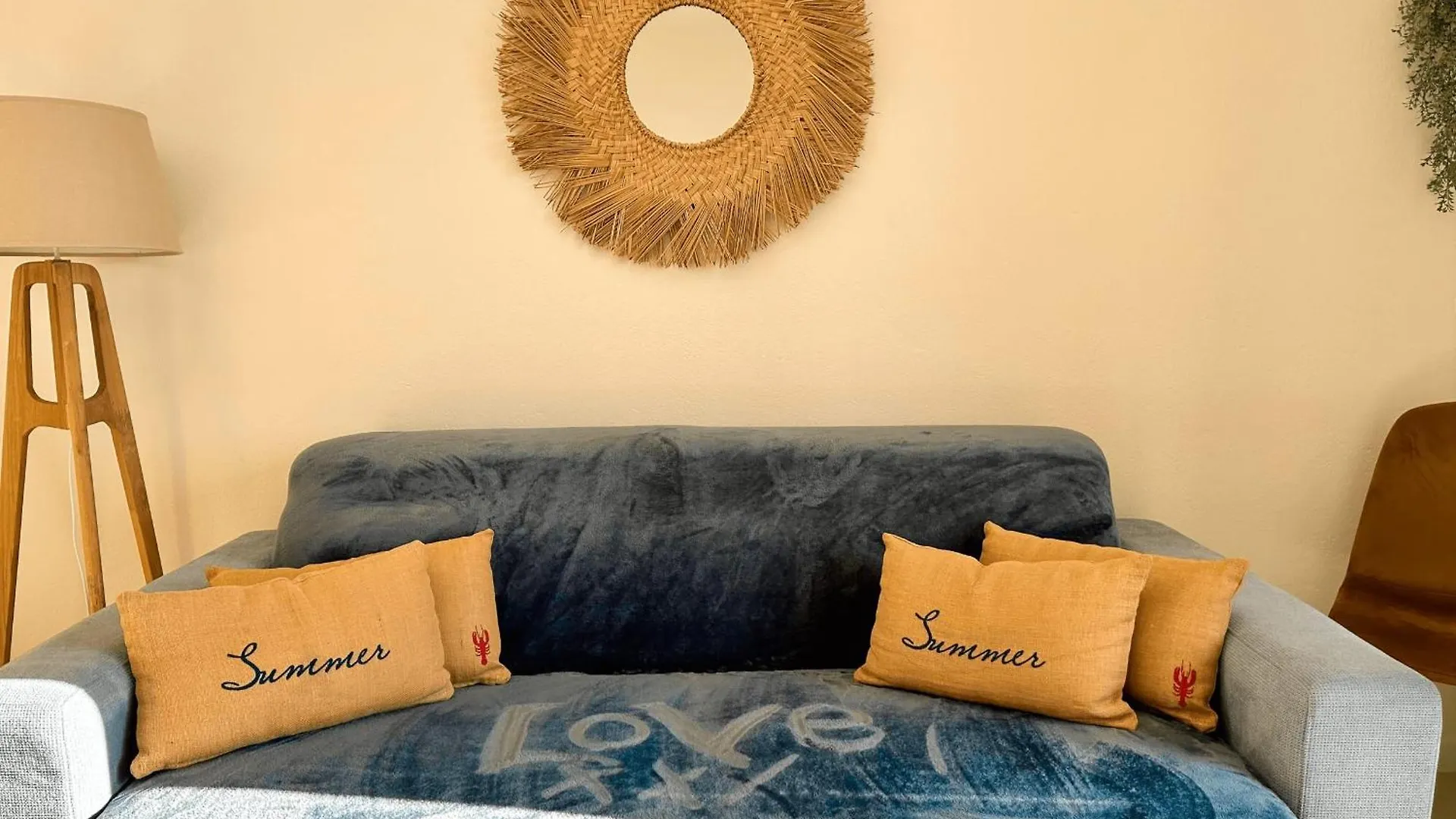 This Renovated And Air-Conditioned Apartment Grimaud
